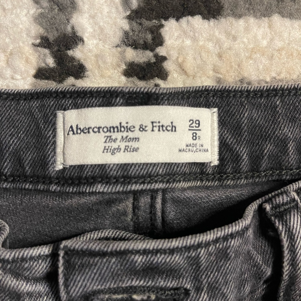 Abercrombie and Fitch the mom high rise jeans size 8 - Picture 3 of 3